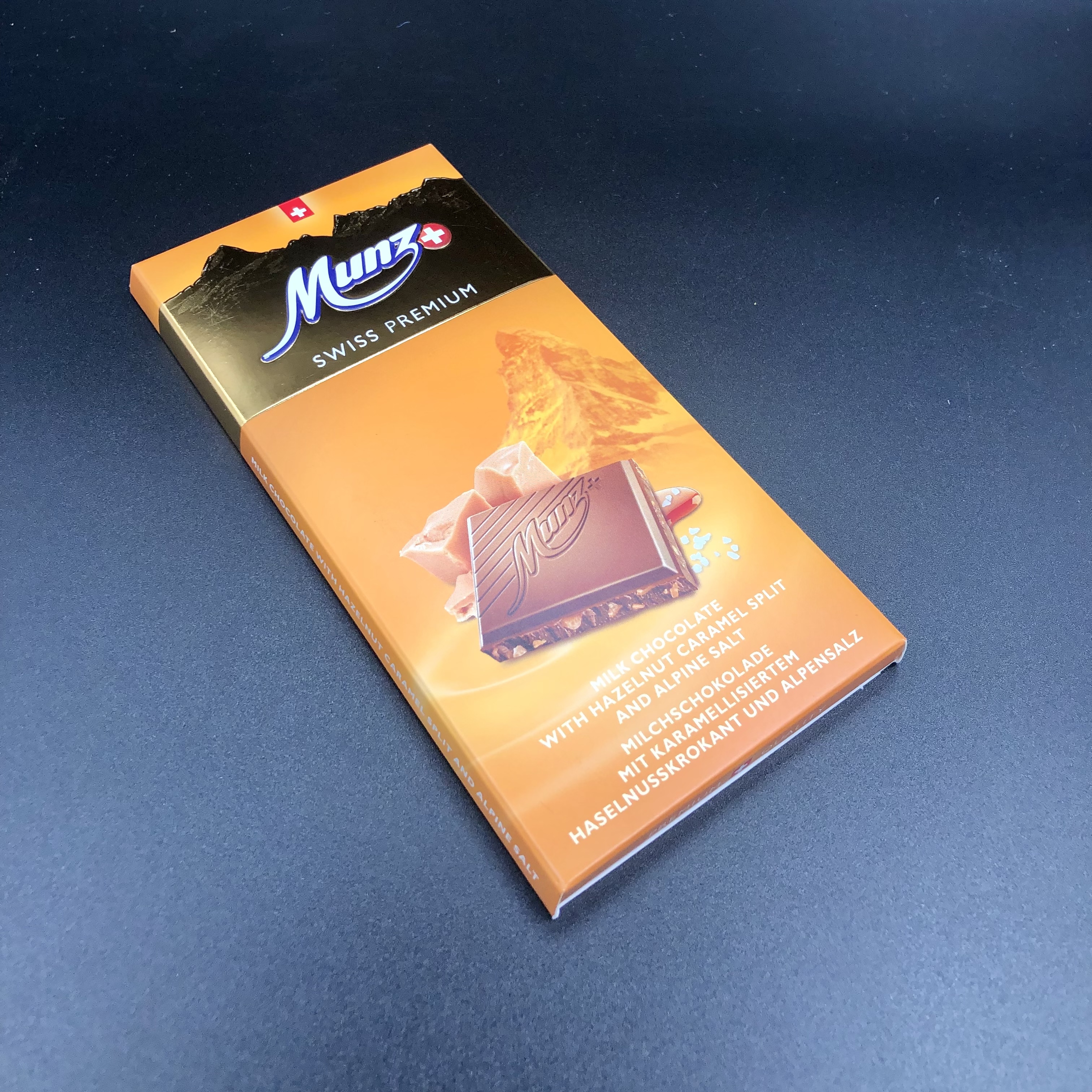 Молочный шоколад MUNZ с карамелизированным фундуком и морской солью 100г