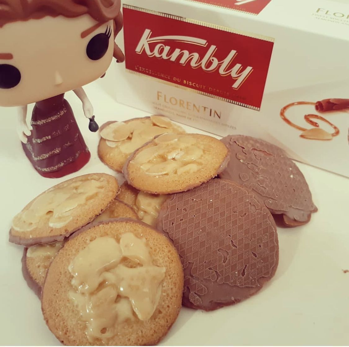 Печенье Kambly "Florentin" с миндалем в карамели и шоколадом 100г