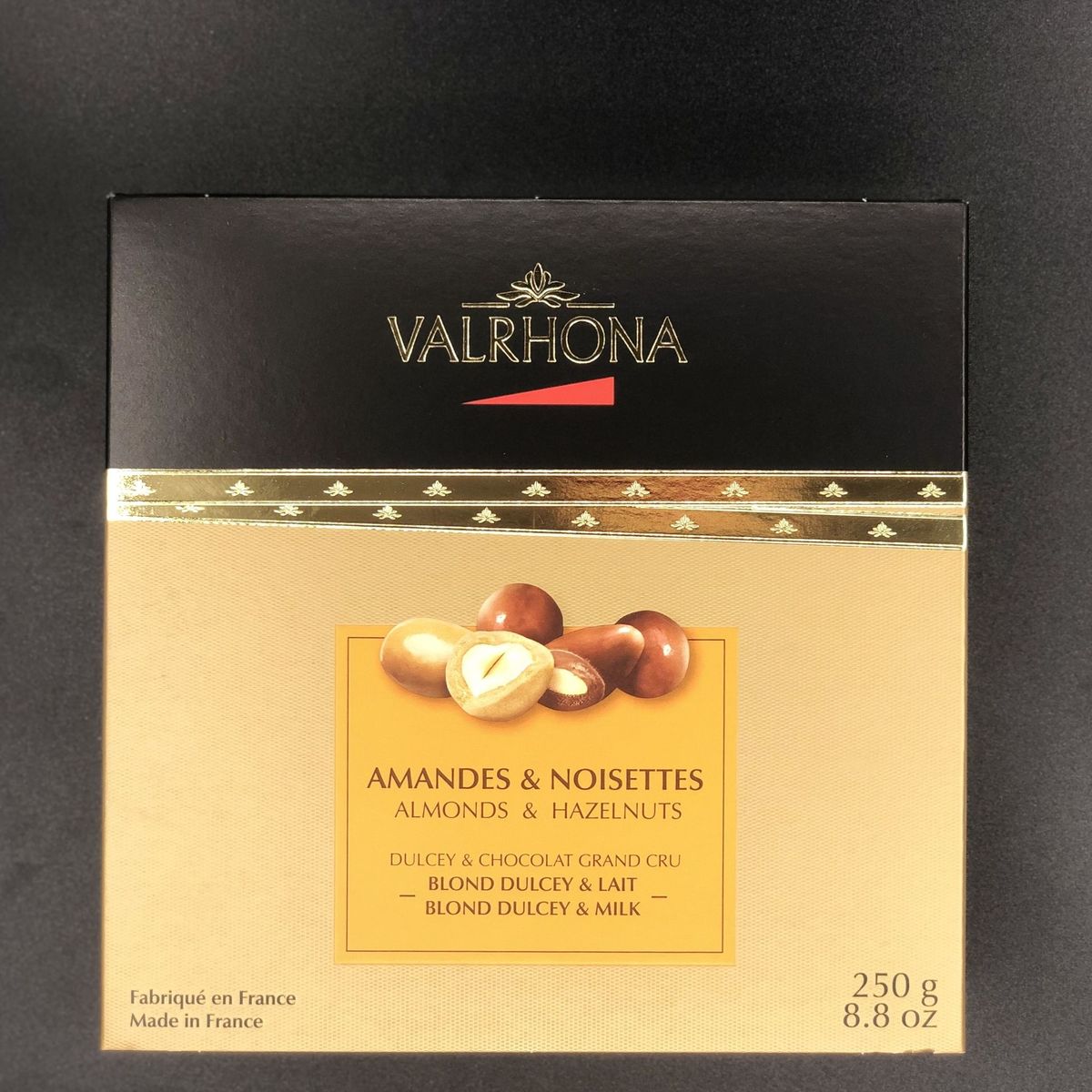 Valrhona Ассорти из фундука и миндаля в молочном и белом Дульче шоколаде, 250 гр