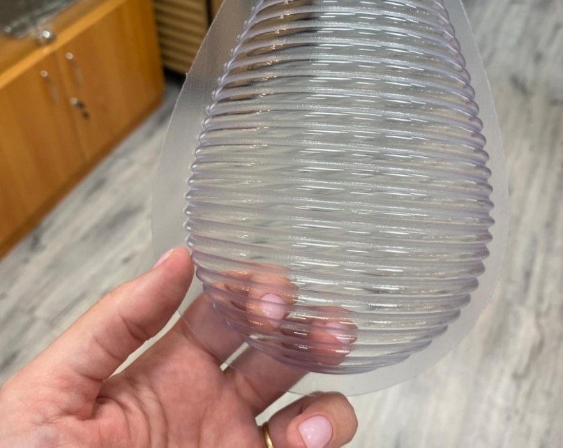 Яйцо слеза в полоску большое