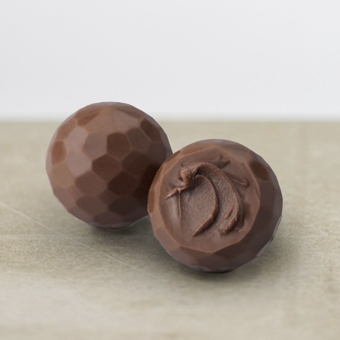 Шоколадные конфеты Delaviuda из молочного шоколада с карамелью 150г
