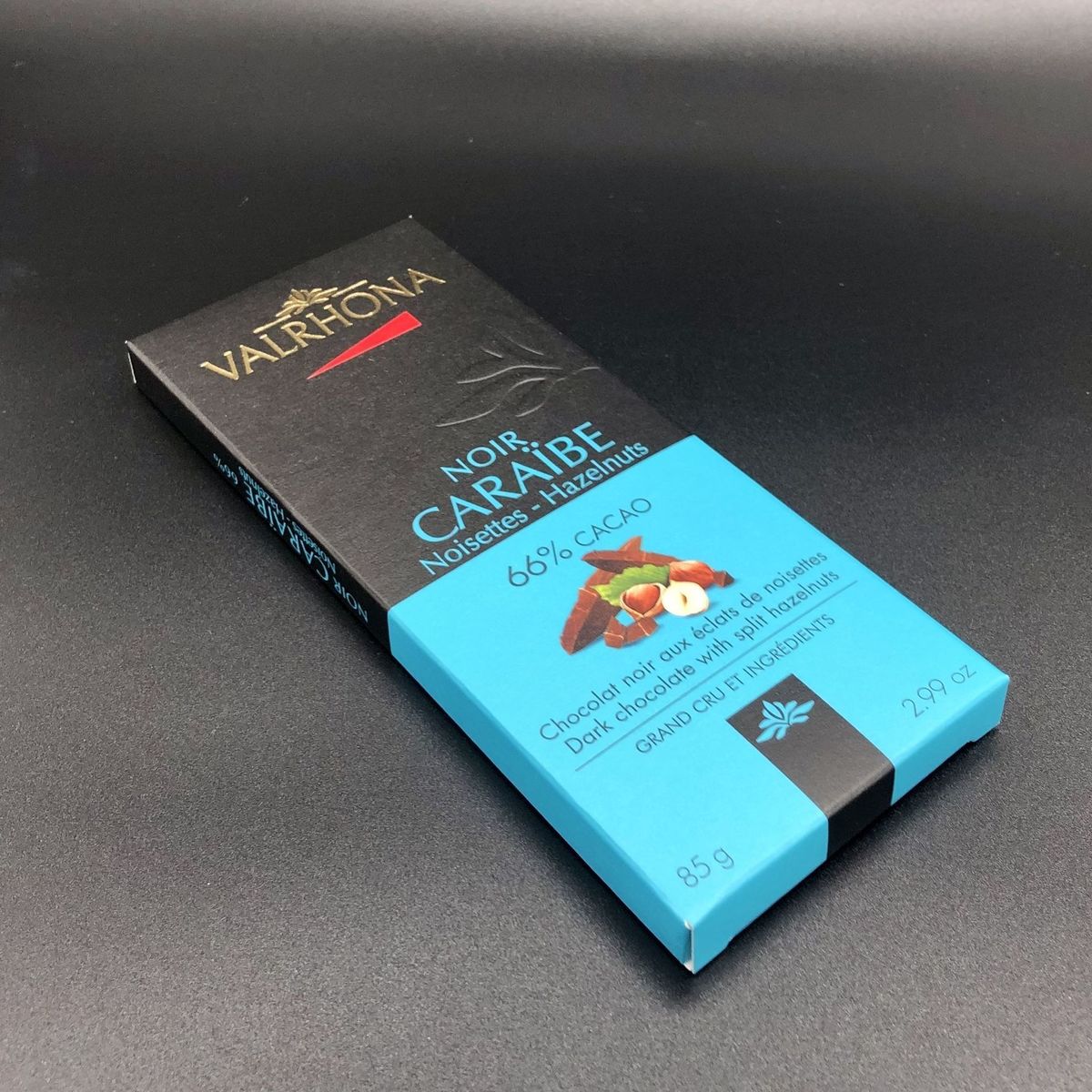 Шоколад Valrhona гран крю "Караиб с фундуком" (66%) 85г