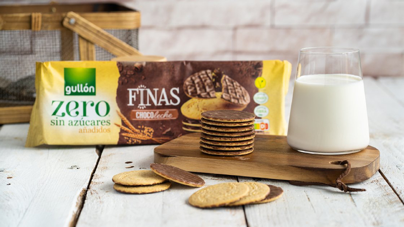 Тонкое печенье Finas покрытое молочным шоколадом без сахара 