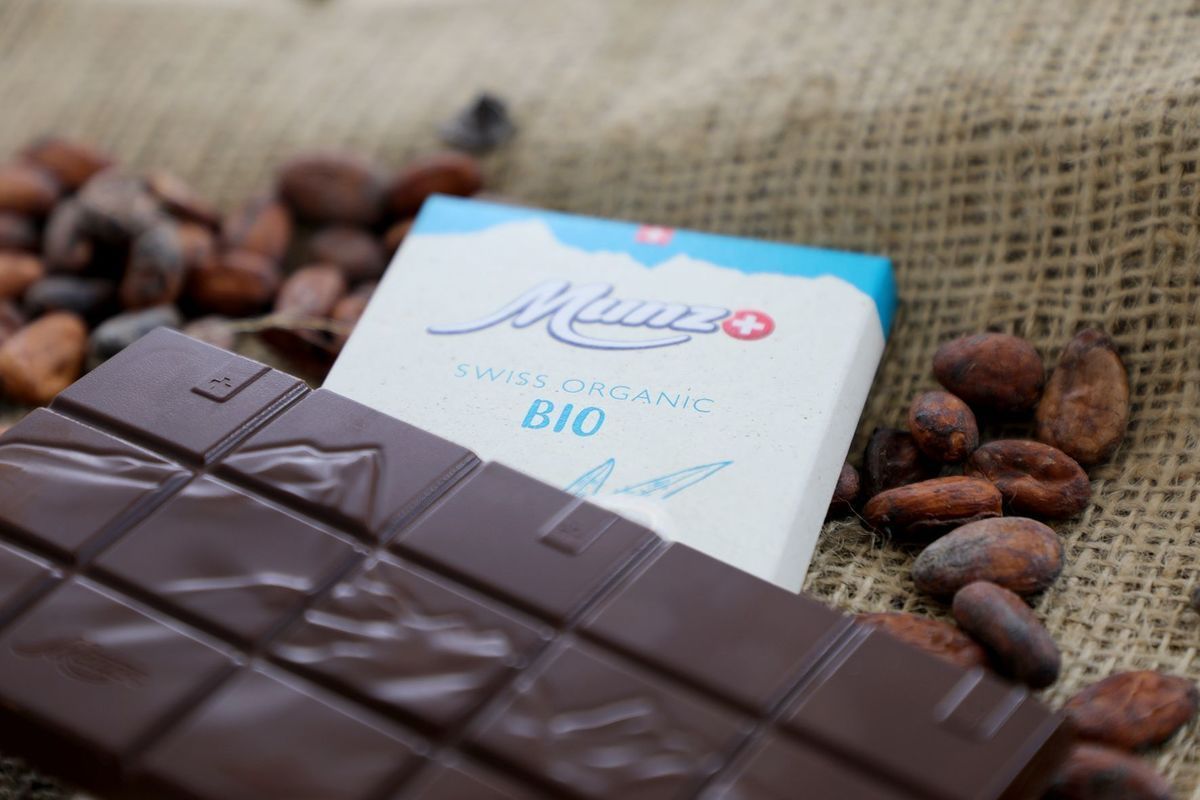 Горький шоколад MUNZ Organic с кокосом 100г.