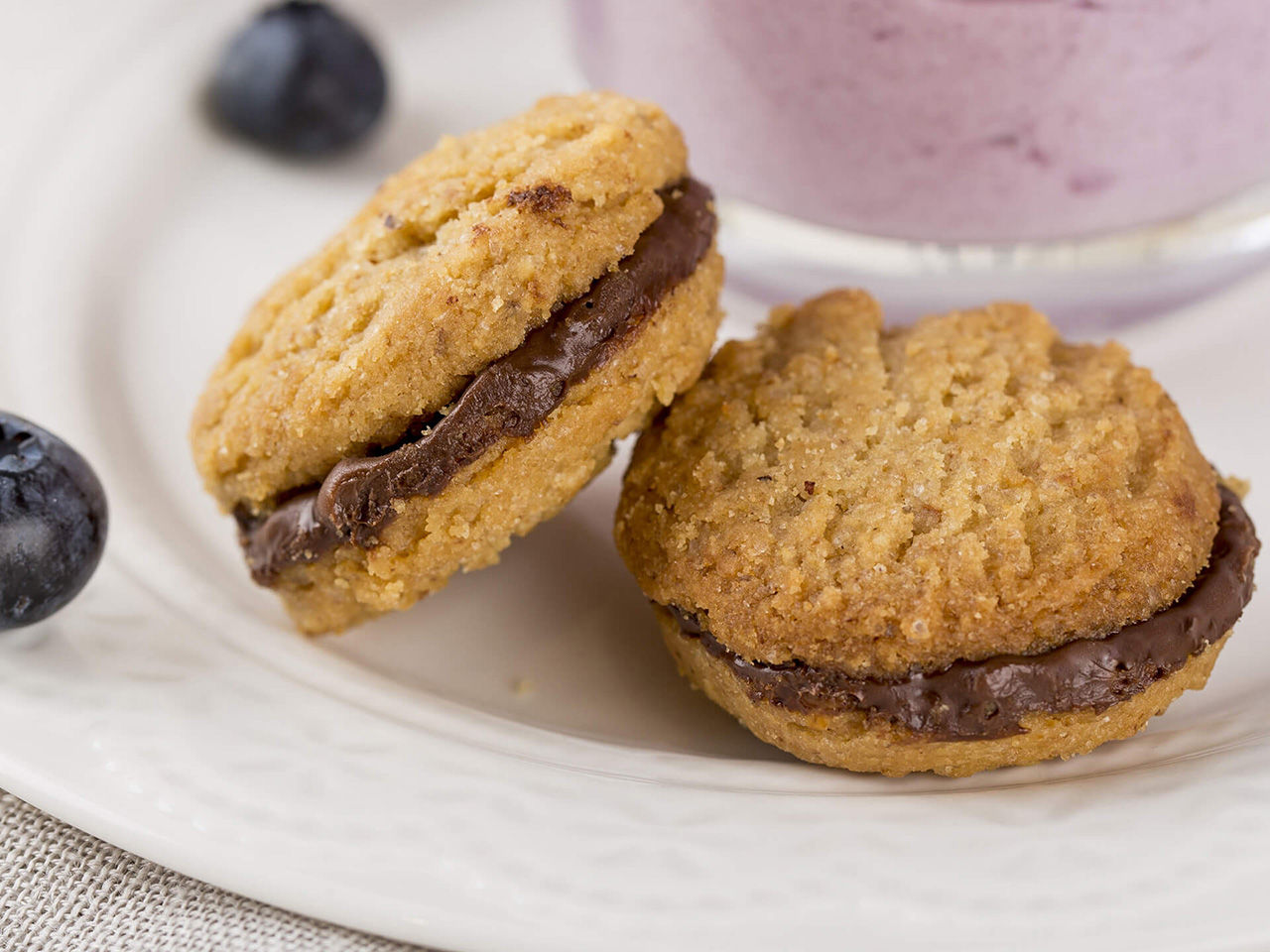 Печенье песочное с начинкой из шоколада и фундука BACI DI DAMA Grondona 90 г