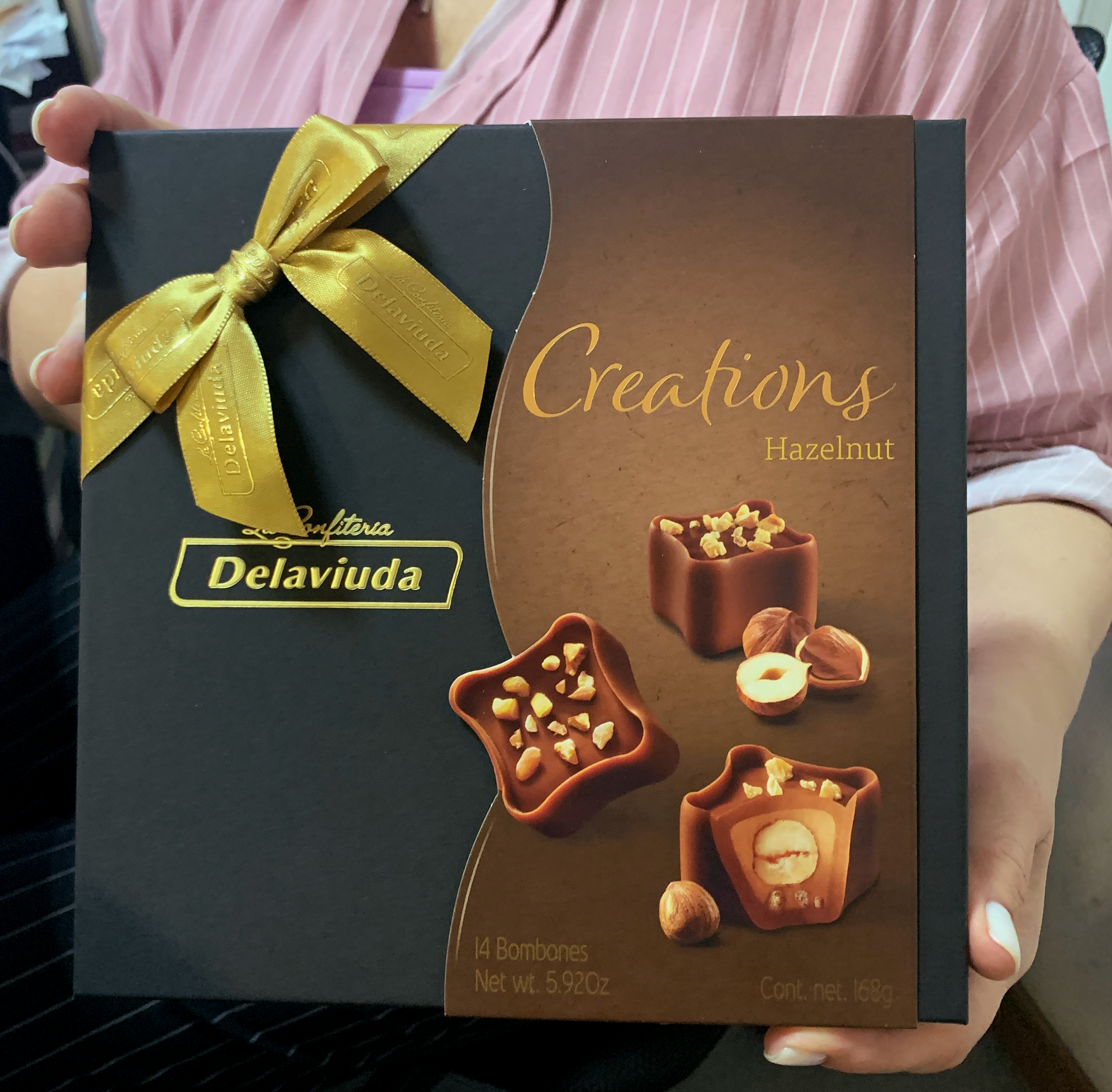 Шоколадные конфеты Delaviuda из молочного шоколада с фундуком Creations 168 г.